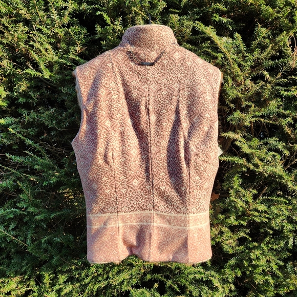 Tahari Fur Vest - Picture 5 of 8